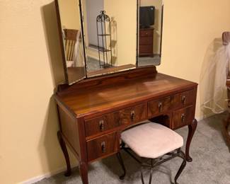 Gorgeous dove-tailed vanity with bronze hardware. Impeccable condition!