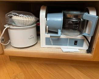 Mini crockpot and blue coffee pot