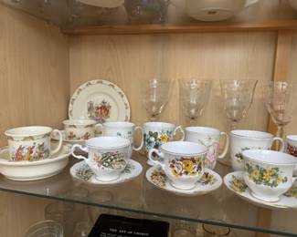 Tea cup and saucer sets