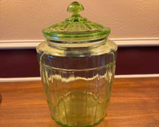 Vintage Anchor Hocking Uranium glass biscuit jar. Perfect condition!