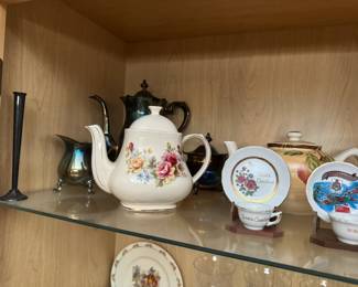 Tea cup and saucer sets