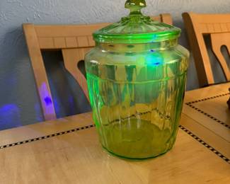 Vintage Anchor Hocking Uranium glass biscuit jar. Perfect condition! 