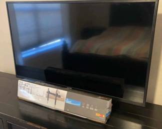 Sanyo 40in 1080p TV *No Remote* w/ Wall Mount