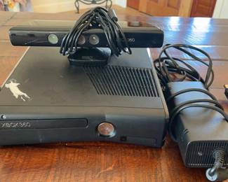 Xbox 360 w/ Kinect Camera