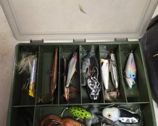 vintage fishing lures heddon, jitterbug etc 
