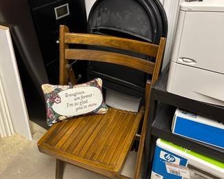 folding chairs 