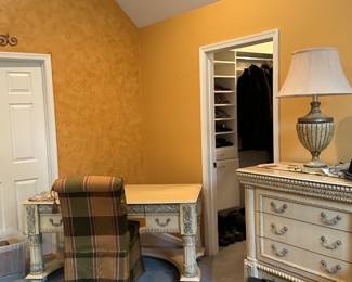 Pristine Bedroom Suite - Ivory / Cream color Traditional Style 