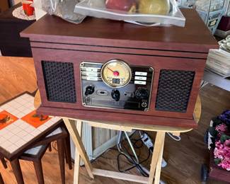 Crosley radio & turntable 