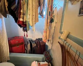 Vintage aprons, linens and textiles