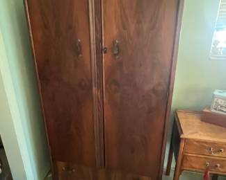Small wardrobe 