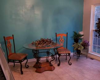 Antique Round Wood Dining Table with glass top & Chairs Good Condition!