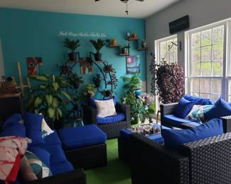 7 Piece Patio Set w Table  2 Sofas
2 Chairs
2 Ottomans
1 Table