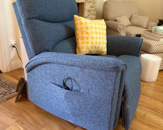 Power Lift Recliner - Like New Condition