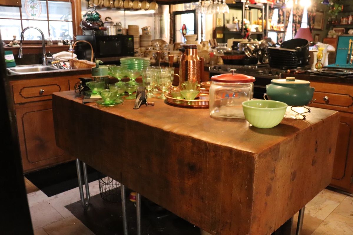 HUGE Vintage Butcher Block 5‘ x 2’7"        33"Tall. 
