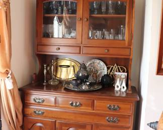 Taylor Jamestown Cherry China Cabinet 