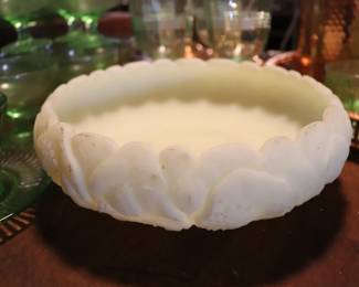 Vintage Fenton Custard Satin Uranium Glass Water Lily Pattern Console