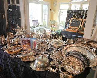 Godinger Silver Oval Casserole w/lid & tray grape pattern, Gorham Heritage silver plated dish w/lid & curved edges, Vtg silver chafing dish w/wooden handle, Vtg English footed silver round server 2 pc, Etc!