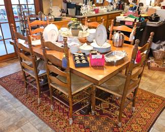 Vtg Thomasville Dining Table w/1 Leaf, 7 Ladder Back Rush Seat Chairs!