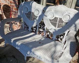Ornate White Wicker Love Seat!