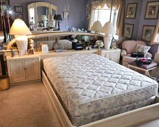 Thomasville Blond Burl Wood Queen Bedroom Set!
