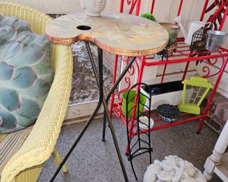 Paint Pallet Accent Table!