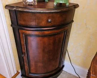 Mahogany Corner Cabinet!