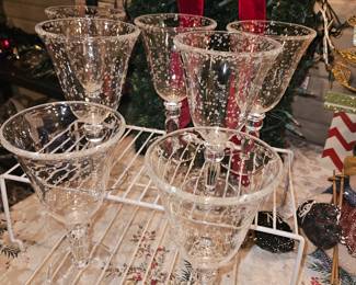 Set of 7 plastic bubble wine glasses!