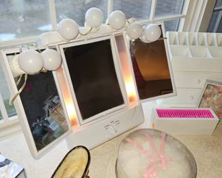 Lighted Makeup Mirror!