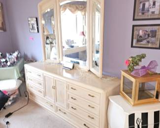 Thomasville Blond Burl Wood Queen Bedroom Set!