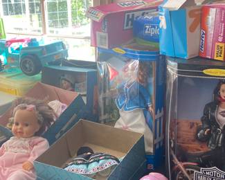 Barbie, madame Alexander dolls.