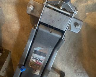 Heavy Duty 2-ton floor jack.