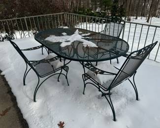 Outrdoor Wrought Iron Patio Set (Rounded Rect Table & 4 Armchairs)