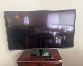 LG 2021 55" Smart TV with extra base and original box