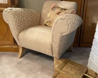 Highland House chair (A), Picnic basket
