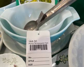 Pyrex Butterprint Set