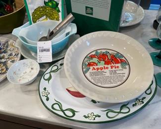 Pyrex Butterprint Set