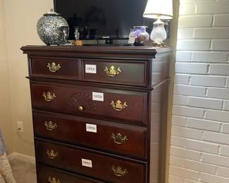 Mrs. Delany's Flowers candle holders, Ceramic and abalone lidded vessel, Waterford small table lamp, Mackenzie-Childs black floral vase, 40-inch Samsung TV
5-drawer dresser,  rinket box
