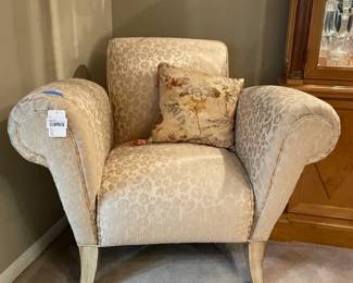 Highland House chair (B), Throw pillows