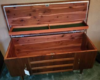 Virginia Maid by Lane
Cedar Chest