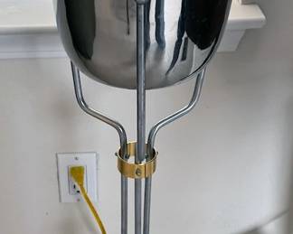 Wine/champagne bottle holder