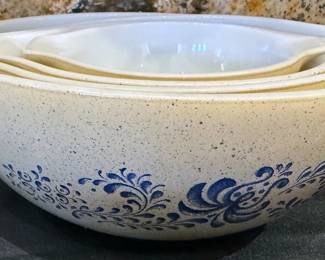 Pyrex Homestead Cinderella nesting bowl set
