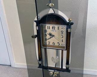 Sicyclox glass table with clock 