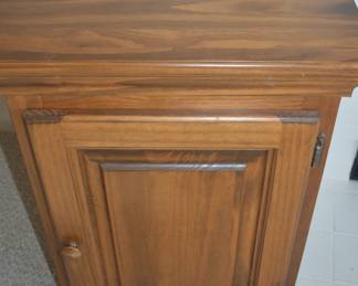 DSC 0001 Little wooden cabinet