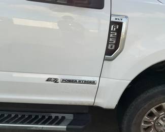 Ford F250 XLT SUPER DUTY CREW CAB w/ 6.7L Power Stroke 