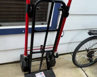 Deluxe hand truck