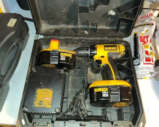 Dewalt cordless drill set