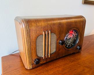 Truetone Antique Radio- Excellent Condition 