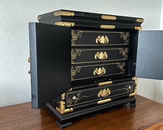Chinoiserie lacquered jewelry box vintage 