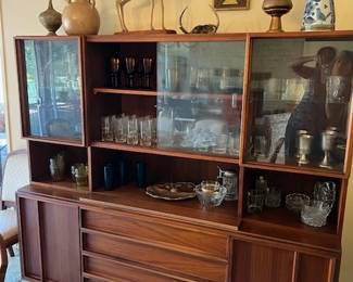 Sideboard/Hutch (close)