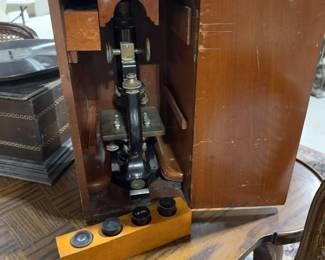 Microscope Vintage nice set / wood box